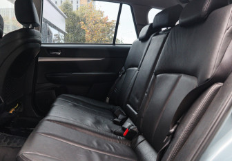 Подержанный автомобиль Subaru Outback Wagon 2011 года (7 фото)