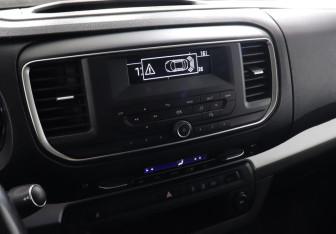 Подержанный автомобиль Peugeot Traveller 2019 года (12 фото)