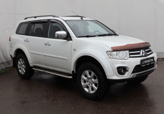 Подержанный автомобиль Mitsubishi Pajero Sport 2014 года (3 фото)