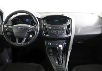 Подержанный автомобиль Ford Focus Hatchback 2016 года (6 фото)