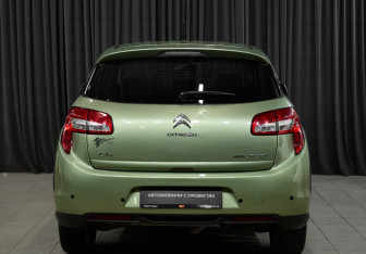 Подержанный автомобиль Citroen C4 Aircross 2012 года (5 фото)