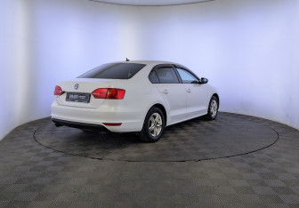 Подержанный автомобиль Volkswagen Jetta Sedan 2014 года (5 фото)
