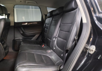Подержанный автомобиль Volkswagen Touareg 2012 года (10 фото)