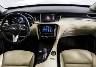 Подержанный автомобиль Infiniti QX50 2018 года (11 фото)