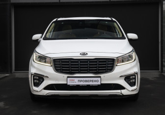 Подержанный автомобиль Kia Carnival 2018 года (2 фото)