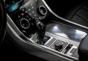 Подержанный автомобиль Land Rover Range Rover Sport 2018 года (19 фото)