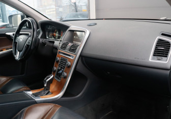 Подержанный автомобиль Volvo XC60 2013 года (9 фото)