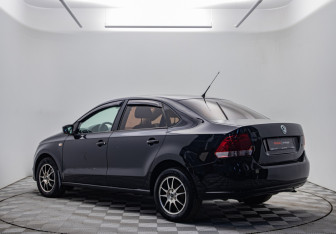 Подержанный автомобиль Volkswagen Polo Sedan 2010 года (7 фото)