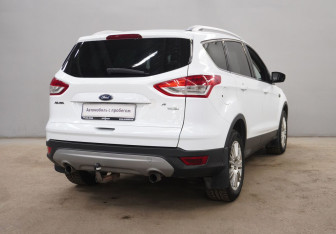Подержанный автомобиль Ford Kuga 2015 года (5 фото)