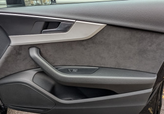 Подержанный автомобиль Audi A4 Sedan 2019 года (25 фото)