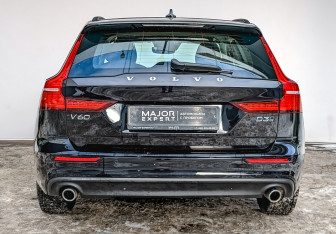 Подержанный автомобиль Volvo V60 2020 года (6 фото)