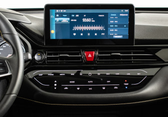 Подержанный автомобиль Москвич 3 2023 года (17 фото)