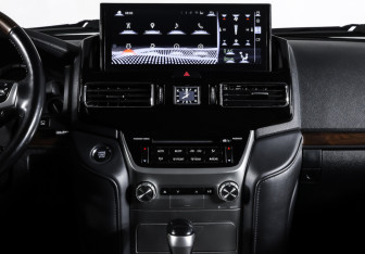 Подержанный автомобиль Toyota Land Cruiser Suv 2018 года (14 фото)