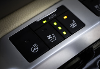 Подержанный автомобиль Toyota Land Cruiser Suv 2016 года (21 фото)