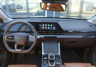 Подержанный автомобиль Omoda C5 2023 года (11 фото)