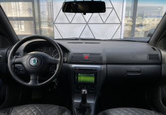 Подержанный автомобиль Skoda Octavia Liftback 2008 года (10 фото)