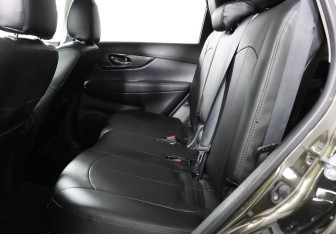Подержанный автомобиль Nissan X-Trail 2016 года (11 фото)