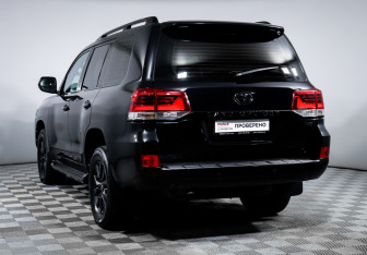 Подержанный автомобиль Toyota Land Cruiser Suv 2016 года (7 фото)