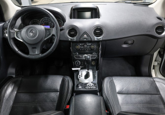 Подержанный автомобиль Renault Koleos 2013 года (14 фото)