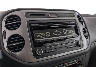 Подержанный автомобиль Volkswagen Tiguan 2015 года (26 фото)