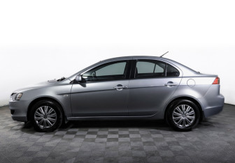 Подержанный автомобиль Mitsubishi Lancer Sedan 2008 года (8 фото)