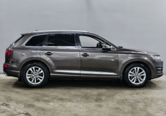 Подержанный автомобиль Audi Q7 2015 года (4 фото)