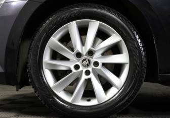 Подержанный автомобиль Skoda Superb Wagon 2016 года (24 фото)