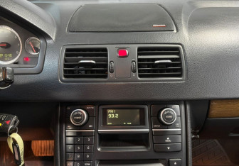 Подержанный автомобиль Volvo XC90 2007 года (15 фото)