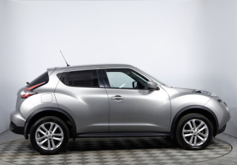 Подержанный автомобиль Nissan Juke 2015 года (4 фото)