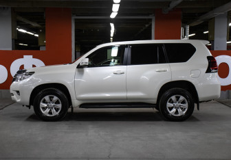Подержанный автомобиль Toyota Land Cruiser Prado 2017 года (8 фото)