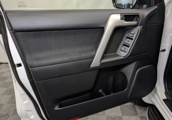 Подержанный автомобиль Toyota Land Cruiser Prado 2021 года (19 фото)