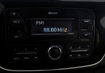 Подержанный автомобиль Renault Sandero 2018 года (13 фото)