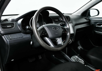 Подержанный автомобиль Kia Rio Sedan 2012 года (9 фото)