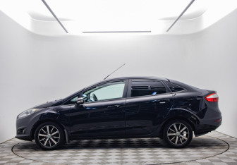 Подержанный автомобиль Ford Fiesta Sedan 2015 года (8 фото)