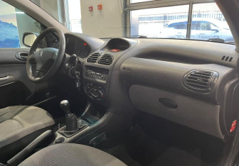 Подержанный автомобиль Peugeot 206 Sedan 2008 года (12 фото)