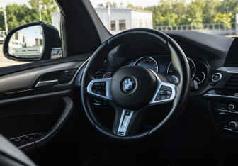 Подержанный автомобиль BMW X3 2020 года (10 фото)