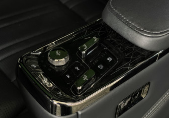 Подержанный автомобиль Zeekr 009 2023 года (15 фото)