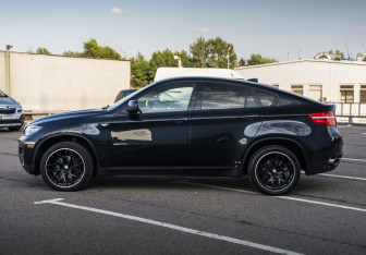 Подержанный автомобиль BMW X6 2013 года (8 фото)