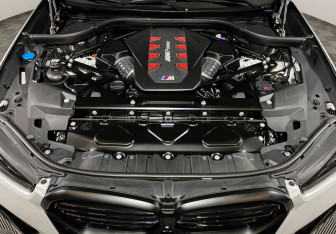 Подержанный автомобиль BMW X5 M 2024 года (21 фото)