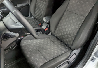 Подержанный автомобиль Kia Rio Hatchback 2017 года (14 фото)