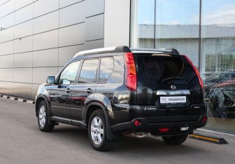 Подержанный автомобиль Nissan X-Trail 2008 года (7 фото)