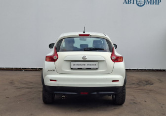 Подержанный автомобиль Nissan Juke 2012 года (6 фото)