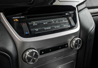Подержанный автомобиль Toyota Land Cruiser Suv 2015 года (26 фото)