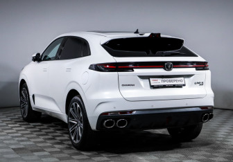 Подержанный автомобиль Changan UNI-K 2023 года (7 фото)