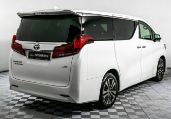 Подержанный автомобиль Toyota Alphard 2019 года (5 фото)