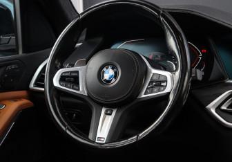 Подержанный автомобиль BMW X7 2022 года (15 фото)