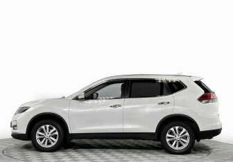 Подержанный автомобиль Nissan X-Trail 2017 года (3 фото)