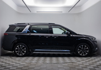 Подержанный автомобиль Kia Carnival 2021 года (6 фото)