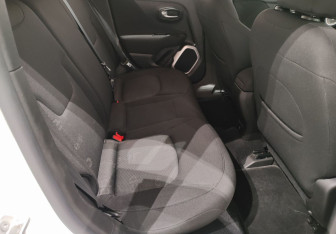 Подержанный автомобиль Jeep Renegade 2016 года (11 фото)