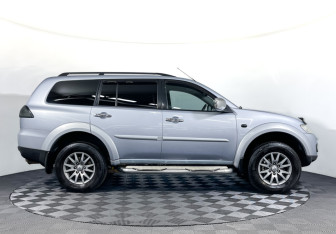 Подержанный автомобиль Mitsubishi Pajero Sport 2011 года (4 фото)